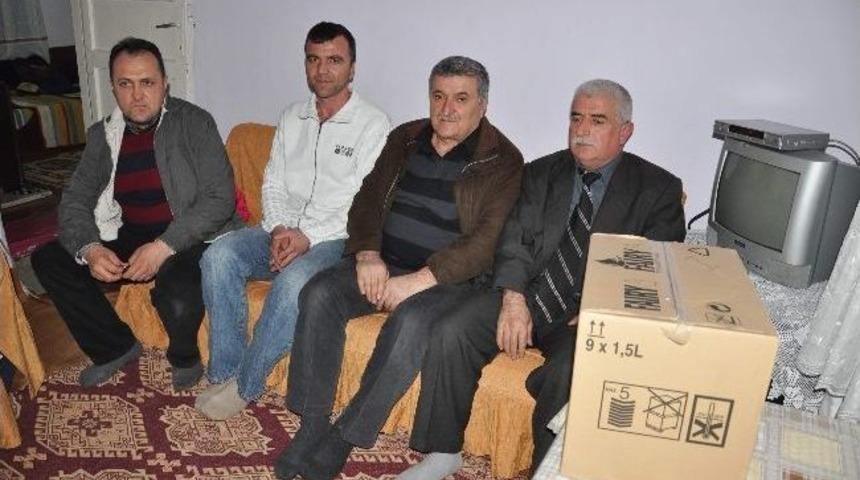 Cevdet Cin&rsquo;den, Madenci Ailesine Ziyaret