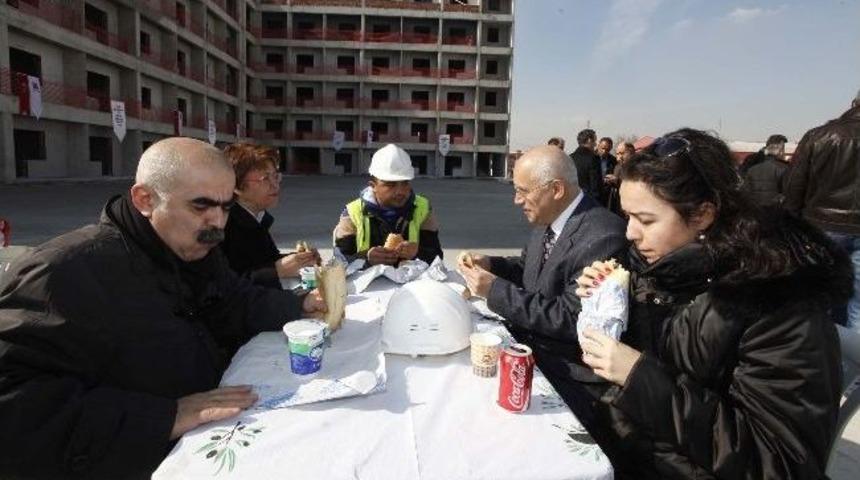 Yenimahalle&rsquo;de &Ouml;ğrenci Evi Hızla İlerliyor