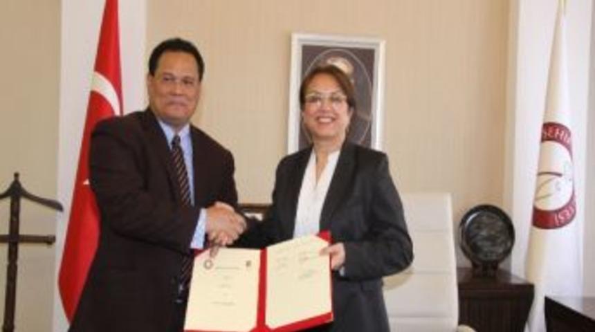 Ne&uuml; İle Malezya Kelantan &Uuml;niversitesi Arasında İkili İşbirliği Anlaşması İmzalandı