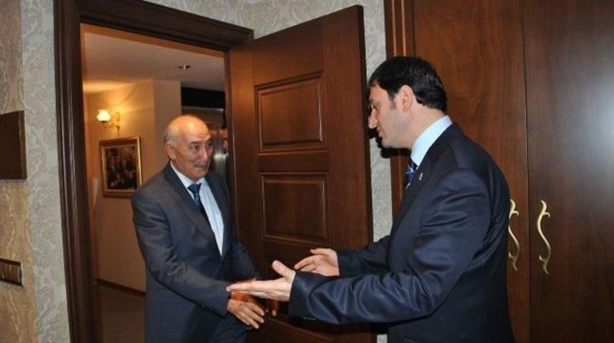 Otob&uuml;s&ccedil;&uuml;ler Odası'ndan Ak Parti'ye Ziyaret