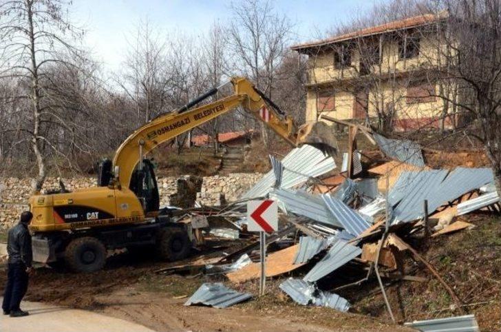 Uludağ Yolunda Kaçak İki Kafeterya Yıkıldı G4