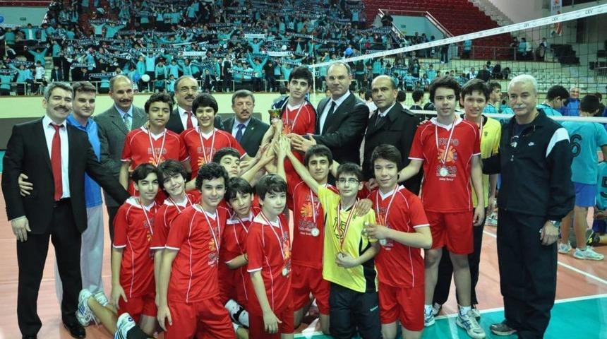 Karşıyaka Yamanlar İlk&ouml;ğretim Voleybol İzmir Şampiyonu Oldu