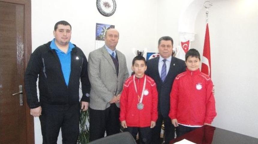 Minik Herk&uuml;l Akın&rsquo;ı Ziyaret Etti