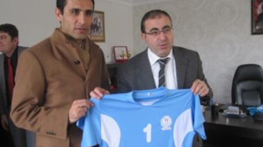 Okul Kul&uuml;plerine Forma Yardımı