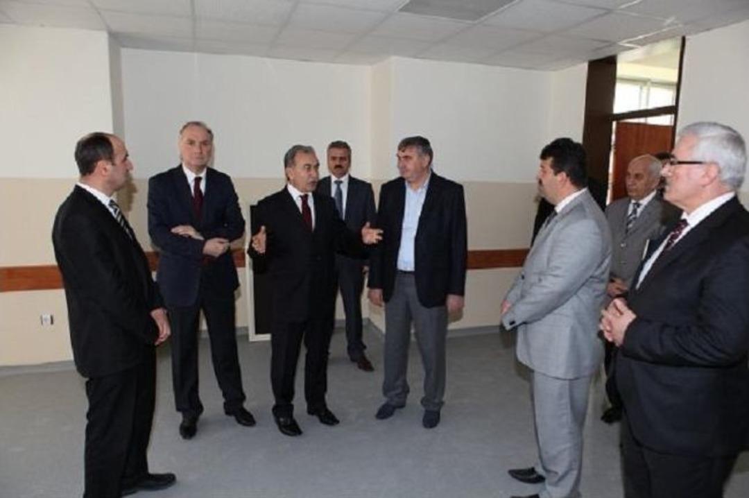 Sakarya Valisi&rsquo;nden Okul Ziyareti