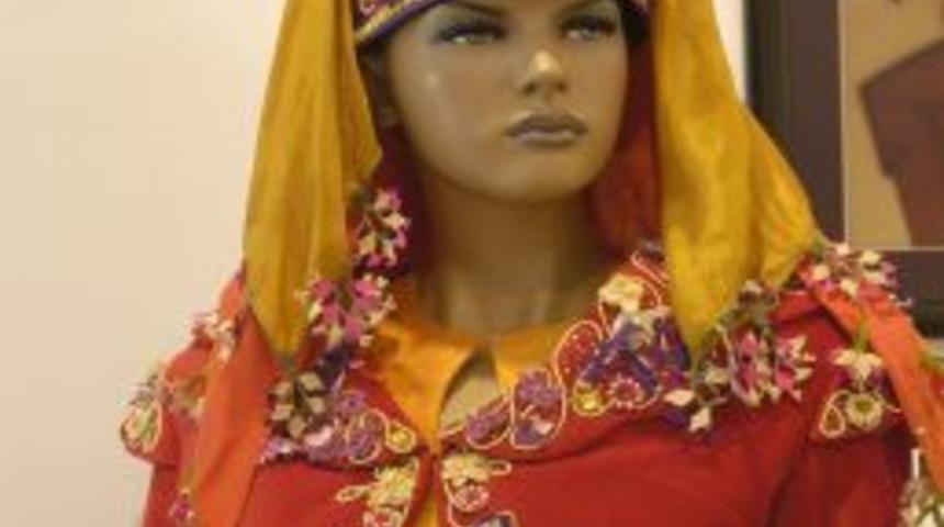 U&Uuml;&rsquo;de 'Ge&ccedil;mişten G&uuml;n&uuml;m&uuml;ze Kadın Başlıkları' Sergisi