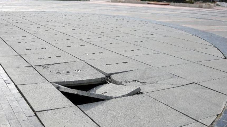 Magandalar Havuzu Tahrip Etti