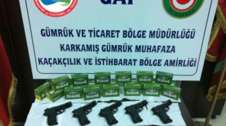 Suriyelinin Aracından K&uuml;&ccedil;&uuml;k Cephanelik &Ccedil;ıktı