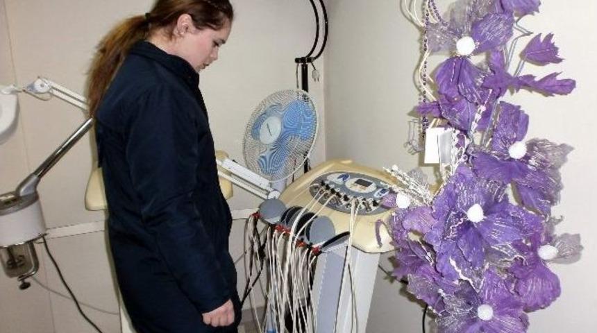 Zabıta Kent Merkezindeki 104 Bayan Kuaf&ouml;r&uuml;n&uuml; Denetledi