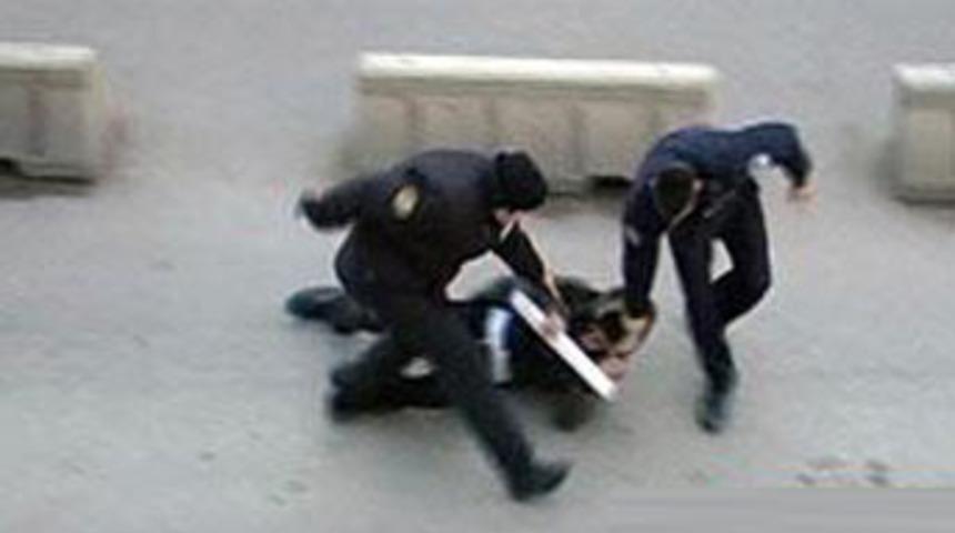 Polisten tekme-tokat dayak