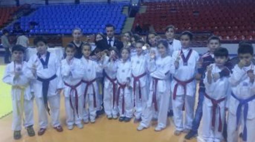 Tekvando Takımı Birinci Oldu