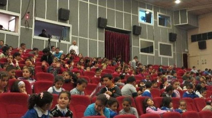 Minikler 'uyuyan G&uuml;zel'i İlgiyle İzlediler