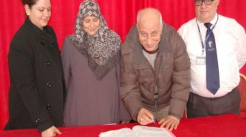 7 &Ccedil;ocuk Sahibi &Ccedil;ift, 22 Yıl Sonra Tekrar Nikah Masasına