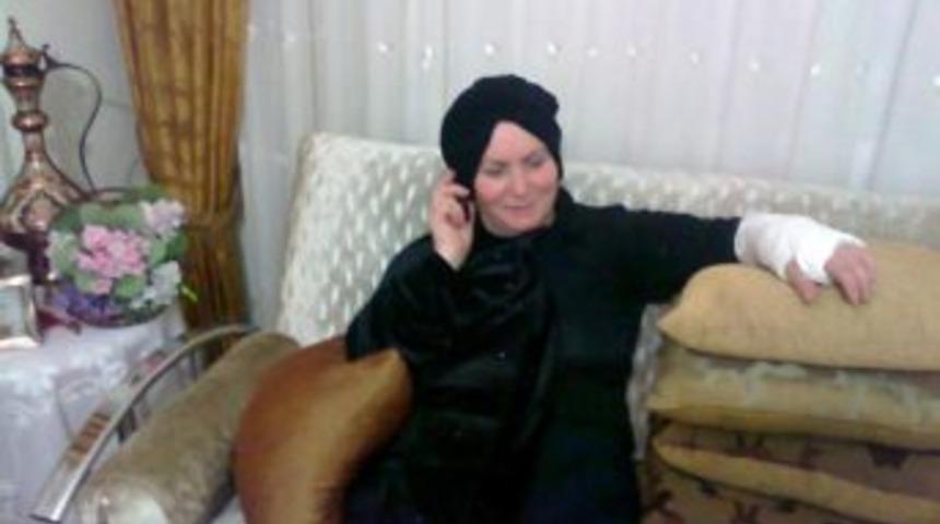 Sokağa Atılan Şişe Kapağı Y&uuml;z&uuml;nden Bileği Kırıldı