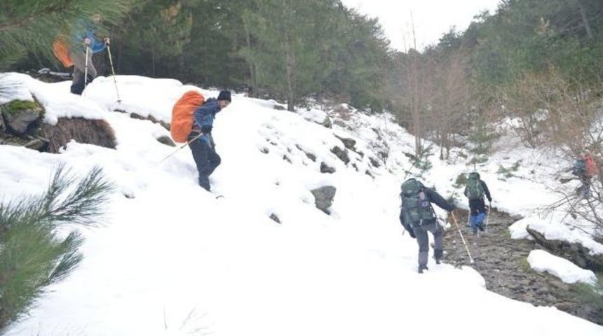 &Ccedil;ığ Altında Kalan Dağcıyı Arama &Ccedil;alışmaları S&uuml;r&uuml;yor
