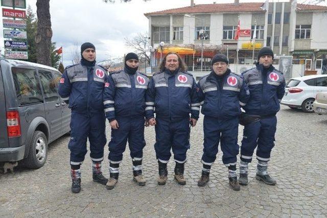 Çığ Altında Kalan Dağcıyı Arama Çalışmaları Sürüyor