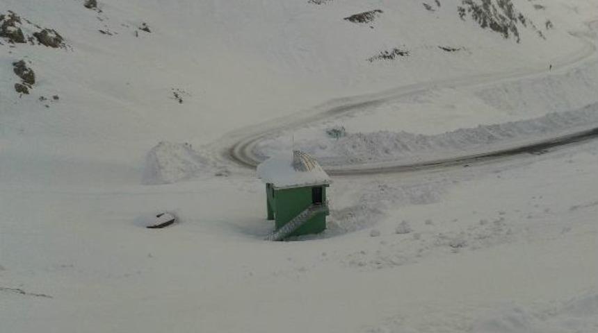 Bah&ccedil;esaray&rsquo;da Yol &Ccedil;ilesi