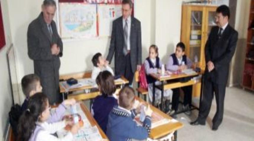 Gemlik&rsquo;te &Ouml;ğrencilere S&uuml;t Dağıtımı Başladı