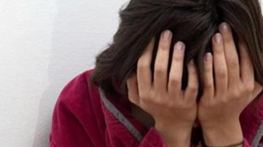 &Ouml;z kızını 2.5 yıl taciz etti