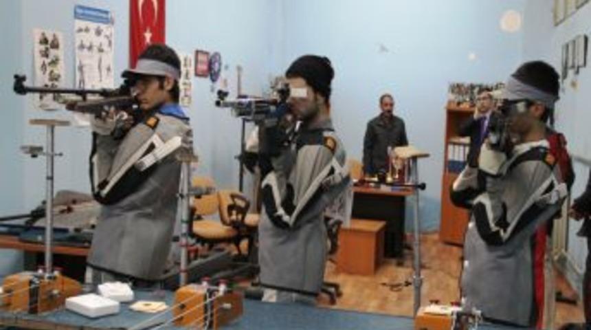 Mardinli Gen&ccedil;ler Atıcılıkta T&uuml;rkiye Rekoru Kırdı