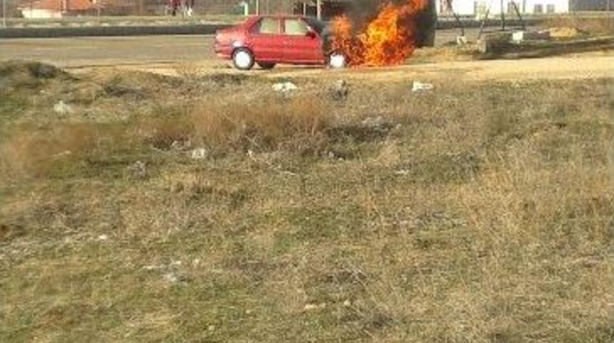 Otomobili D&uuml;n Satın Aldı, Bug&uuml;n &Ccedil;ıkan Yangında Kaybetti