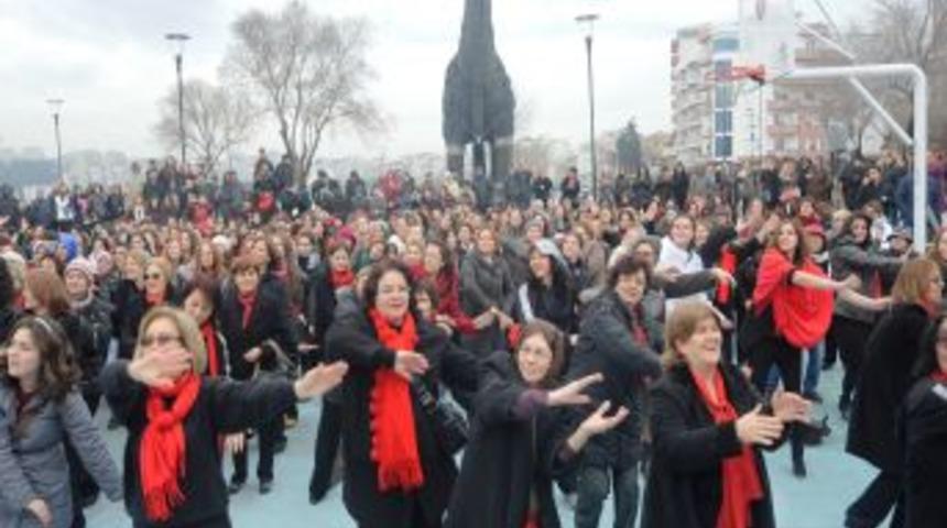 &Ccedil;anakkale'de Kadınlar Şiddete Karşı Dans Etti
