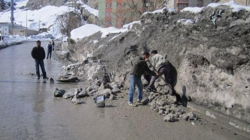 Kar Suları Esnafı Tedirgin Etti