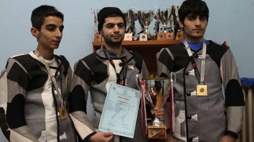 Mardinli Gen&ccedil;ler Atıcılıkta T&uuml;rkiye Rekoru Kırdı