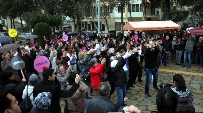 Yağmurda Şiddete Karşı Dans