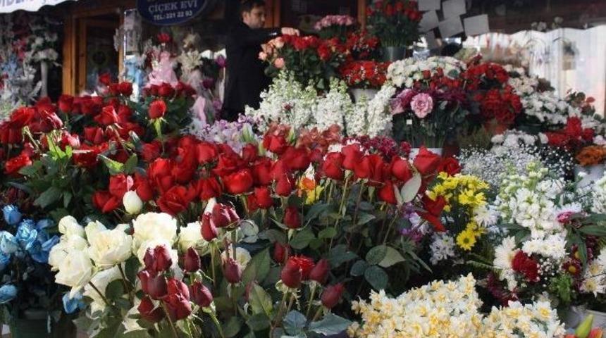 &Ccedil;i&ccedil;ek&ccedil;ilerde 14 Şubat Yoğunluğu