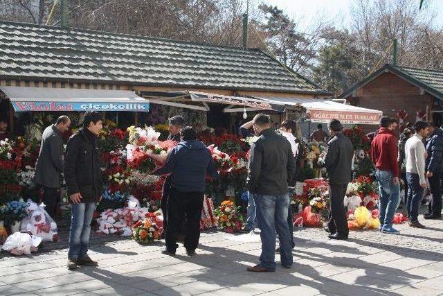 Çiçekçilerde 14 Şubat Yoğunluğu