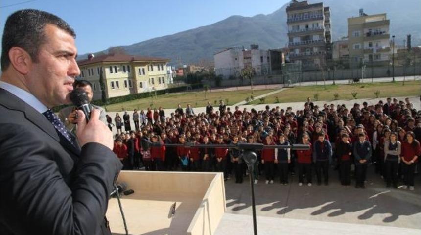 Belediye Başkanından &Ouml;ğrencilere Otomobil S&ouml;z&uuml;