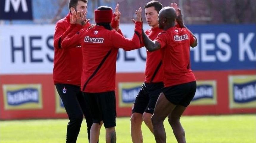 Fenerbah&ccedil;e Ma&ccedil;ı &Ouml;ncesi Trabzonsporlu Taraftarlar Takımlarına Moral Verdi