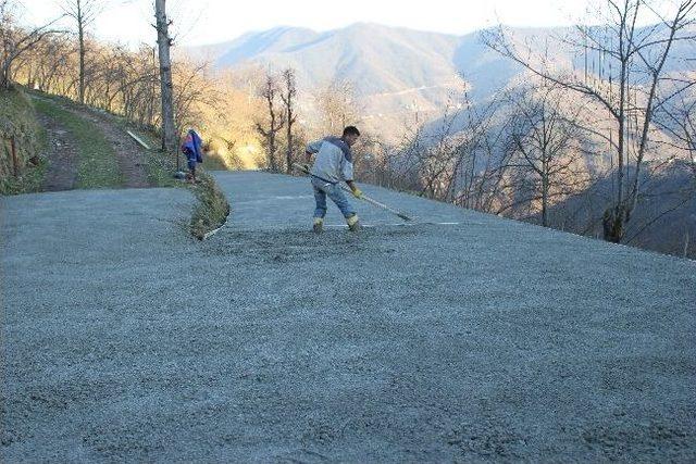 Giresun İl Özel İdaresi İyi Giden Hava Şartlarını Yol Çalışmalarını Sürdürerek Değerlendiriyor