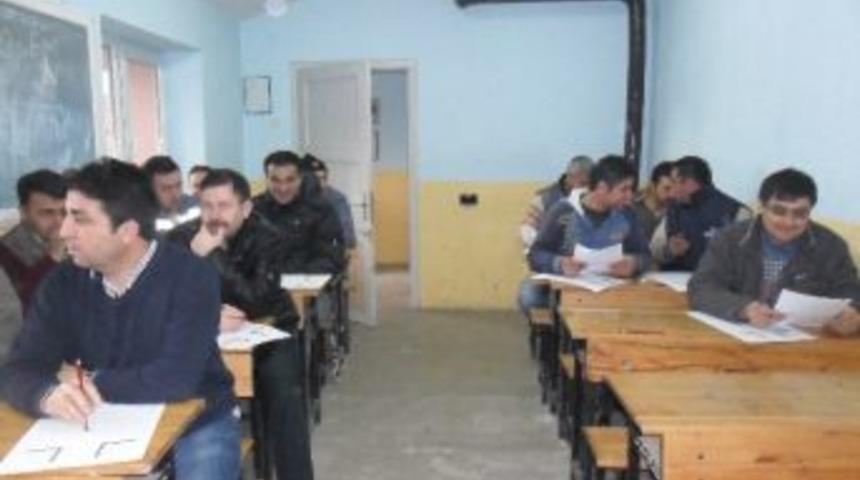 Eşme&rsquo;de 44 Kişi Kalfalık Ve Ustalık Belgesi Almaya Hak Kazandı