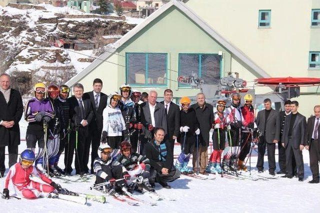 Vali Yurdakul’dan Kayakçılara Ziyaret