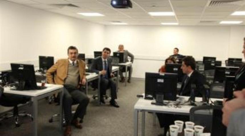 Vali G&uuml;ven&ccedil; ALO 170 SGK iletişim merkezinde