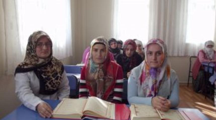 Duymayan Ve Konuşamayan H&uuml;lya, Kuranı Kerim'i Okumaya Başladı