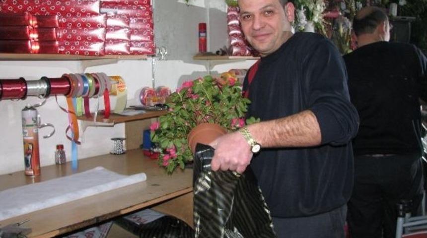 Sevgililer G&uuml;n&uuml;&rsquo;nde Sorgun&rsquo;da &Ccedil;i&ccedil;ek Satışları Arttı