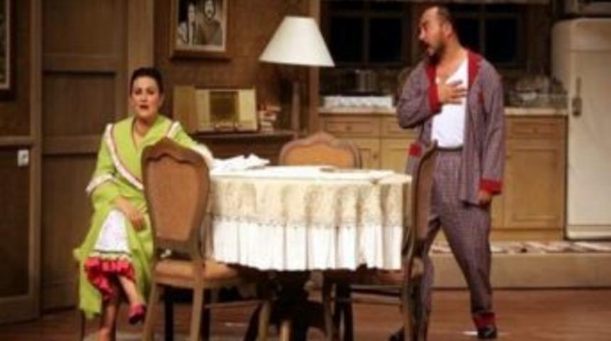 &ldquo;karımla Evleniyorum&rdquo; Adlı Tiyatro Eşme&rsquo;de İlgiyle İzlendi