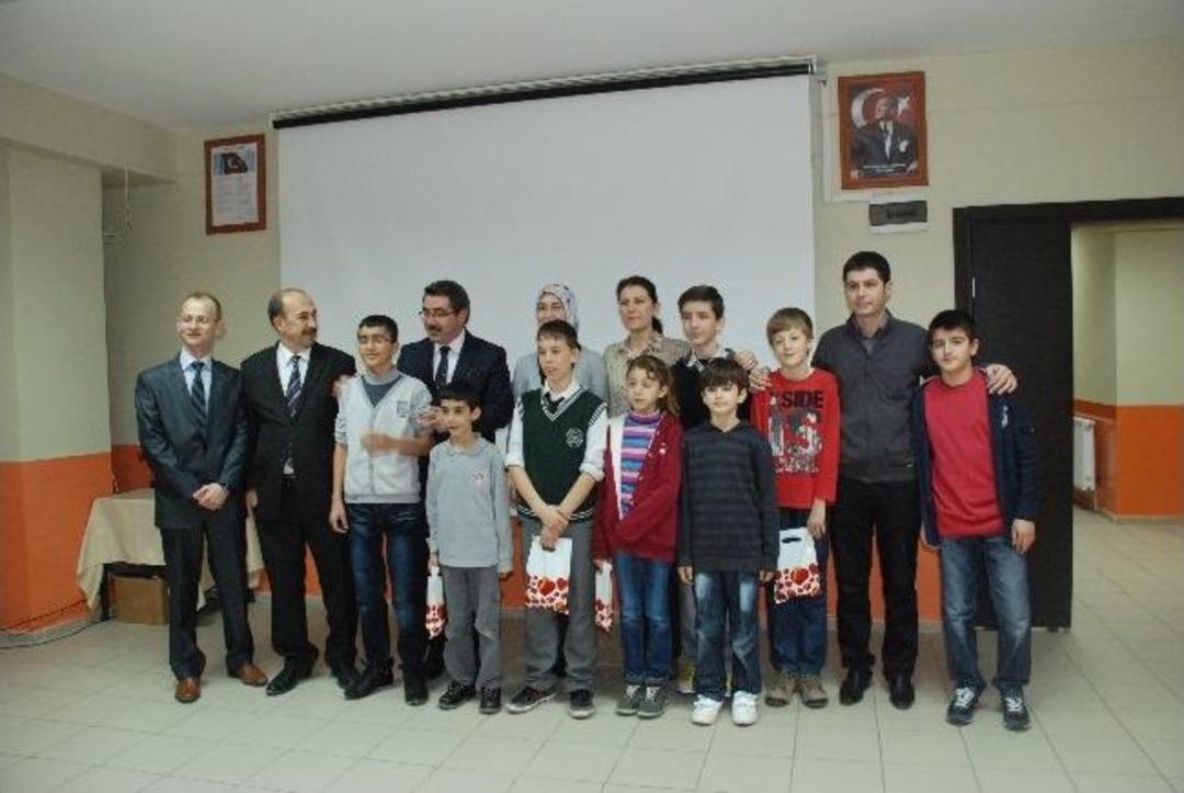 Biga Belediyesi'nden Başarılı &Ouml;ğrencilere &Ouml;d&uuml;l