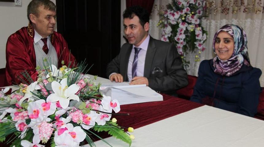 14 Şubat'ta Nişanlanan &Ccedil;ift, Nikah I&ccedil;in De Aynı Tarihi Se&ccedil;ti