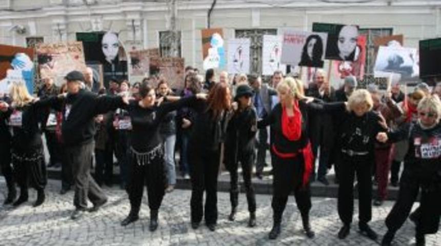 Kadına Y&ouml;nelik Şiddete Danslı Protesto