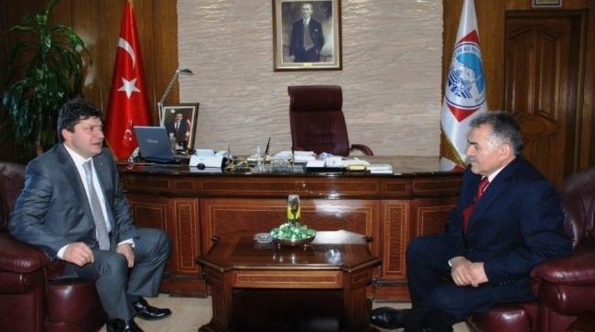 Prof. Dr. Reşit &Ouml;zkanca Melikgazi Belediyesini Ziyaret Etti