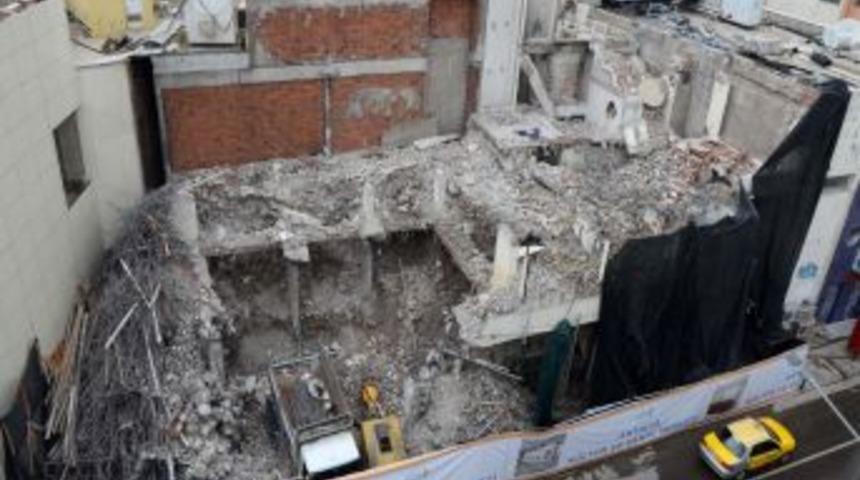 40 Yıllık Bina, T&ouml;renle Yıkılıyor, Yerinde K&uuml;lt&uuml;r Sanat Merkezi Y&uuml;kselecek