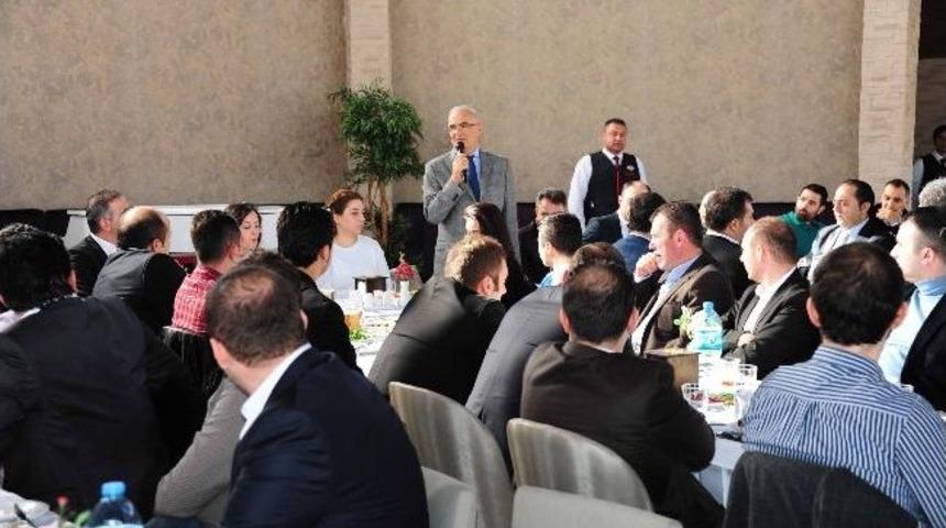 Yılmaz, Gen&ccedil; İş Adamları İle Bir Araya Geldi