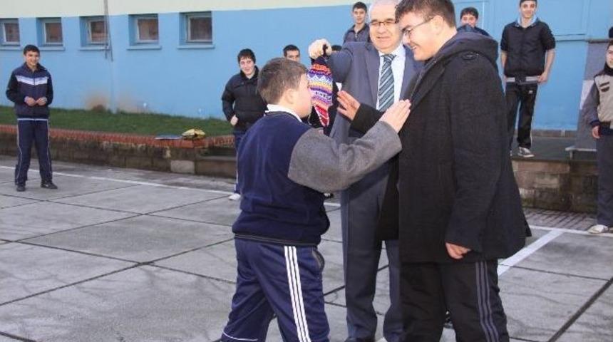 Rize Valisi &Ccedil;akır, Rehberlik &Ouml;ğretmenleri İle Toplantı Yaptı