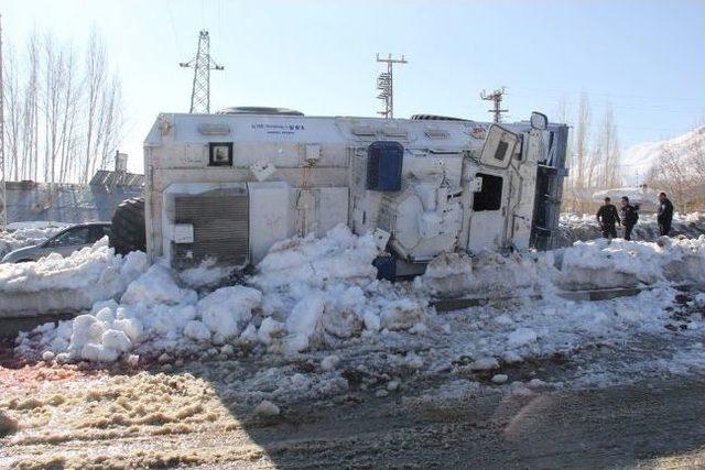 Van'da Polis Panzeri Devrildi