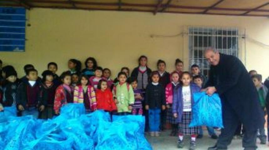 Türkoğlu'nda Ihtiyaç Sahibi Öğrencilere Giysi Yardımı Yapıldı.