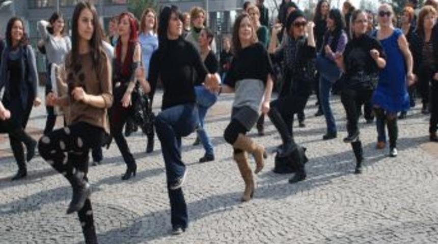 Kadına Yönelik Şiddete Danslı Protesto